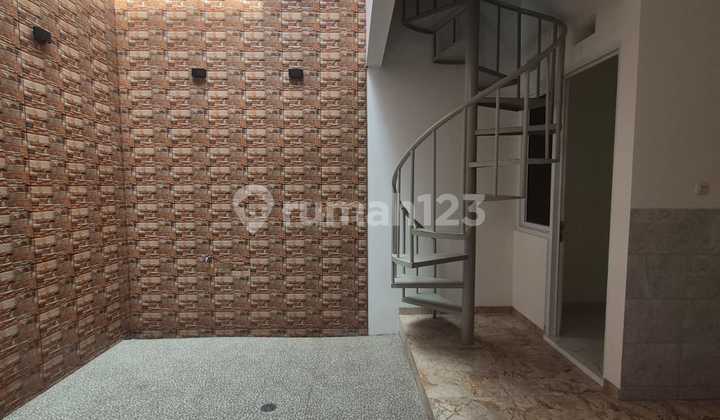 Nice House in the City Nice House in the City