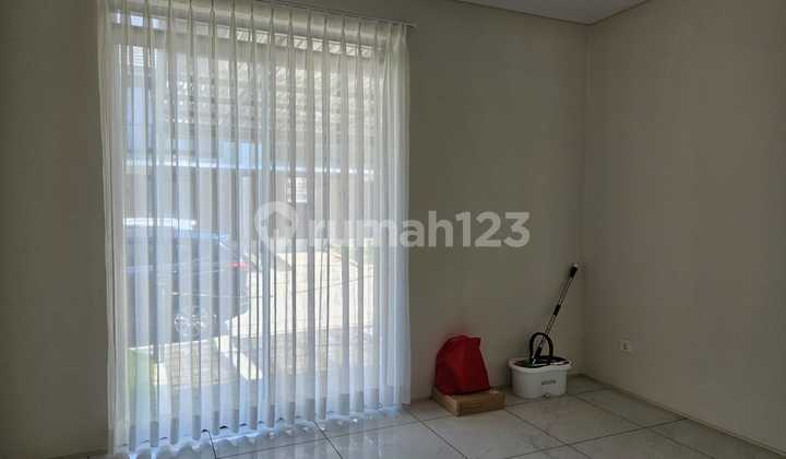 Two-Story House Suitable for the City