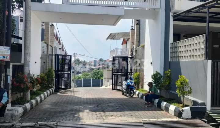 House in a Good Complex