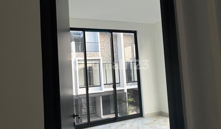 Rumah Hook 3 Lantai Siap Huni Jakarta Barat 2