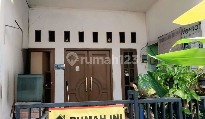 Cheap Sale of Strategic House in Kebayoran Lama, South Jakarta