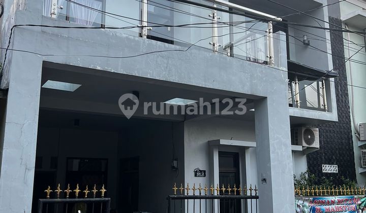 5 Minutes to Station and Mall, 7 Minutes to Toll Gate. Buaran, East Jakarta. 2