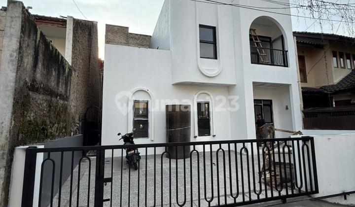 Quick Rent Ready-to-Occupy Classic House in Setiabudi Regency Bandung