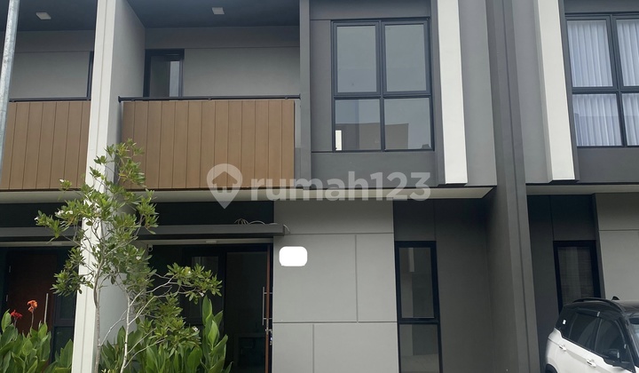 Rent Ready-to-Occupy House in Regia Summarecon Crown Gading Rent Ready-to-Occupy House in Regia Summarecon Crown Gading