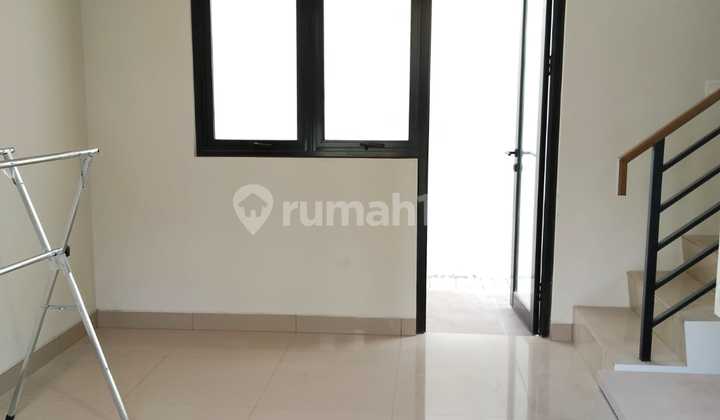 Quick Rent for Semi-Furnished House in Regia Summarecon Crown Gading