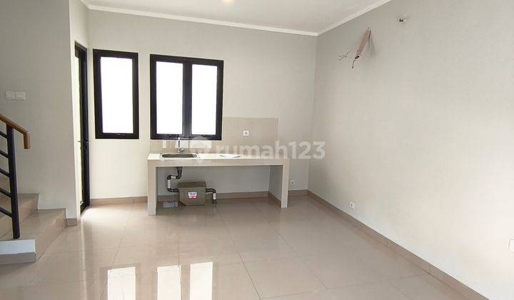 Disewakan Rumah 2 Lantai Baru Di Summarecon Crown Gading 2