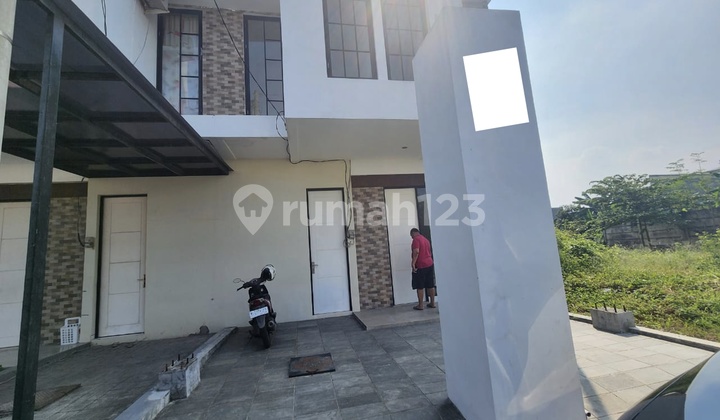 Own a Modern Minimalist Home in New Green Hill Surabaya Immediately