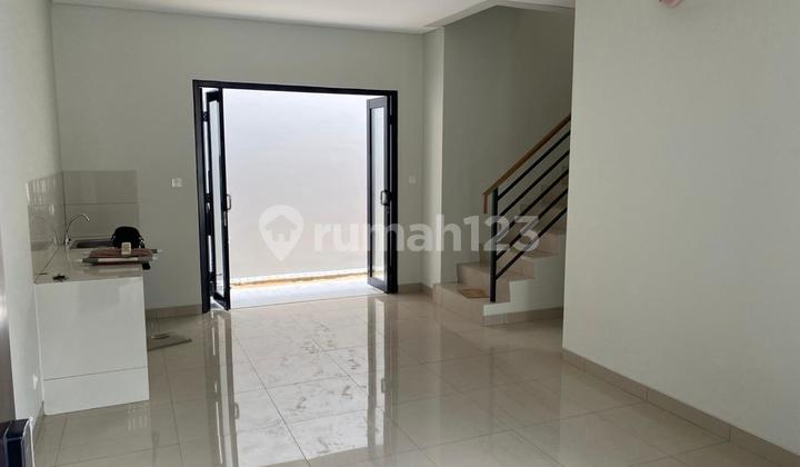 Jual Cepat Rumah Baru Siap Huni di Viola Summarecon Crown Gading 2