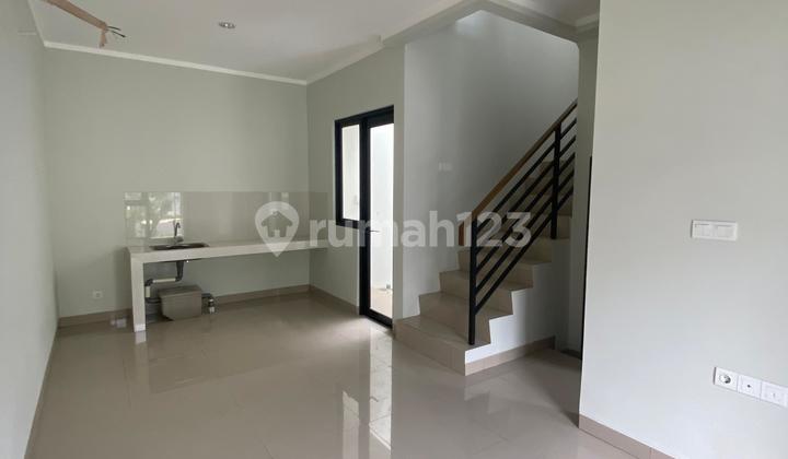 Rent Ready-to-Occupy House in Regia Summarecon Crown Gading Rent Ready-to-Occupy House in Regia Summarecon Crown Gading