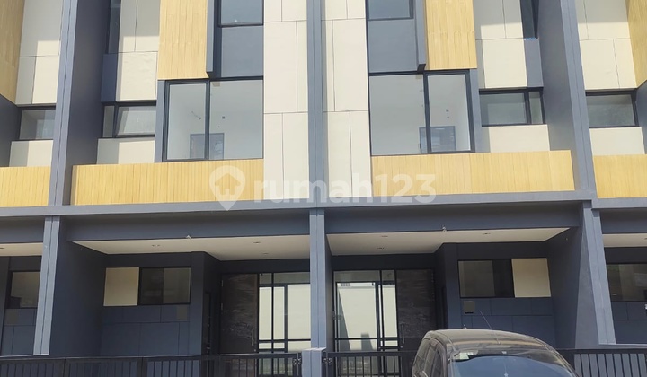 Rumah Ruko Strategis Siap Untuk Usaha Dan Bisnis Di Grand Wisata Rumah Ruko Strategis Siap Untuk Usaha Dan Bisnis Di Grand Wisata