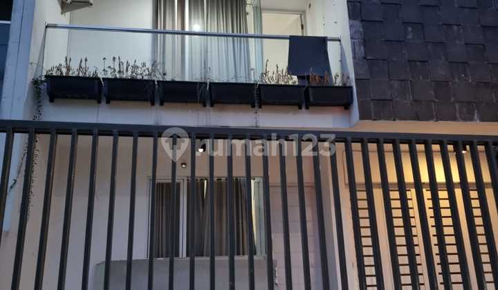 For Rent Fast Strategic 2-Story House in Tebet, South Jakarta