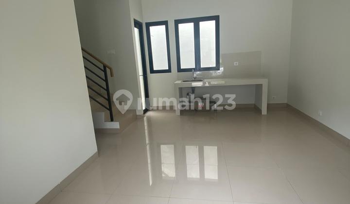 Disewakan Hunian Strategis 2 Lantai Di Summarecon Crown Gading 2