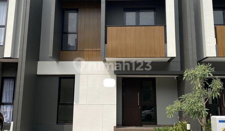 For Rent: Strategic 2-Story Residence in Summarecon Crown Gading