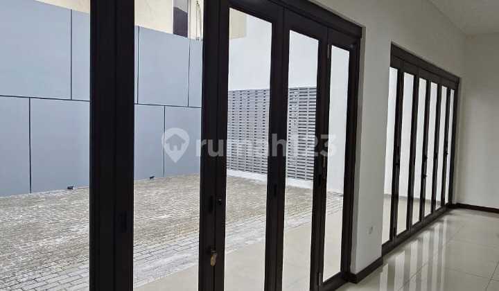 Dijual Rumah Mewah D2 Lantai 4+1 Kamar Tidur Lokasi Strategis di Pusat Cbd Kota Harapan Indah 2