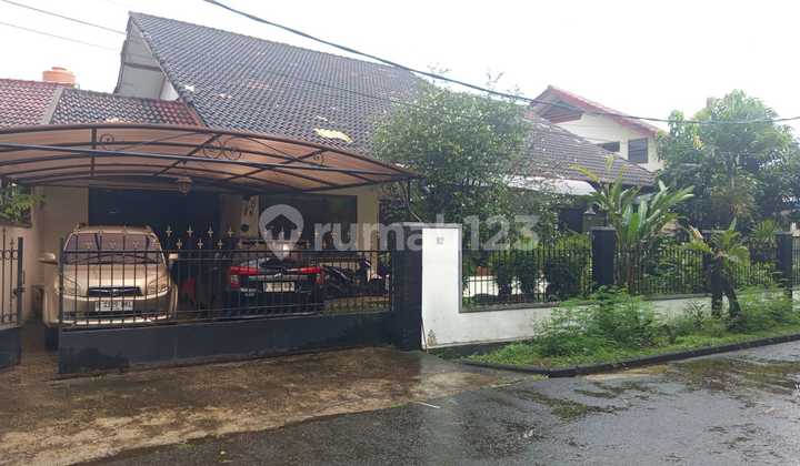 Dijual Rumah 2 Lantai 6 Kamar Tidur Tanah Luas Lokasi Strategis di Pesanggrahan Jakarta Selatan