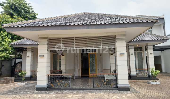 Dijual Rumah Bagus 2 Lantai 7 Kamar Tidur Tanah dan Bangunan Luas Lengkap dengan Pool Lokasi Strategis di Pondok Labu Jakarta Selatan