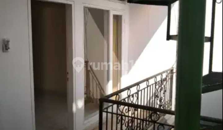 Di Sewakan Rumah 2 Lantai 3+1 Kamar Tidur Lokasi Strategis di Pancoran Jakarta Selatan 2