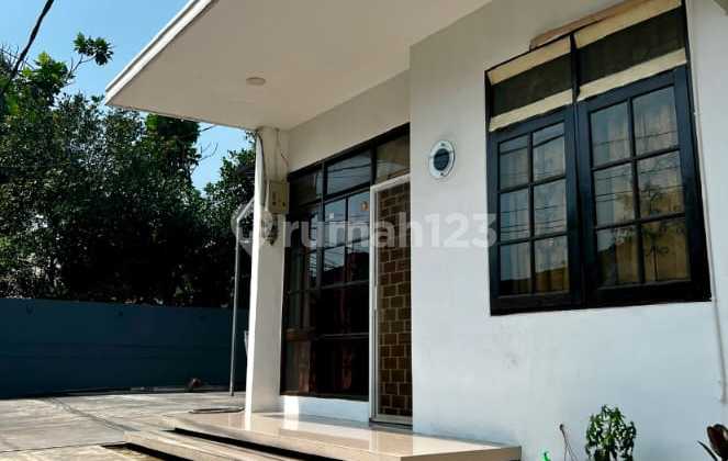 For Sale, Nice House with Carport Fits 9 Cars in Kopo Permai, Bandung 2