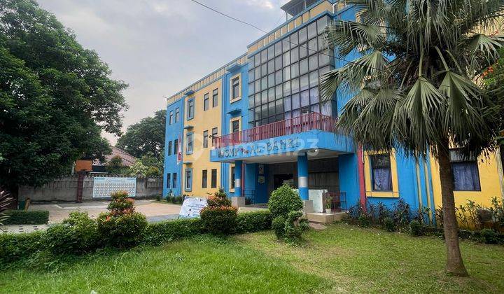 Dijual Gedung Dengan Parkiran Luas Bisa Untuk Sekolah, Rumah Sakit, Perkantoran Luas 2643 Meter Di Bekasi