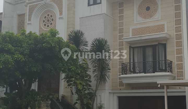 Dijual Rumah Mewah Lengkap Dengan Pool Pondok Hijau Golf di Gading Serpong