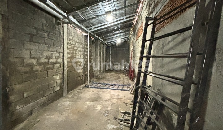 For Rent, 2400 Square Meter Shop House on Main Road Dewi Sartika, Ciputat, South Tangerang.