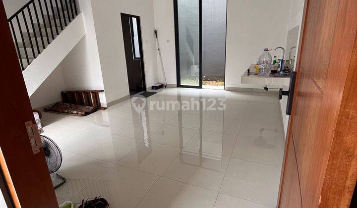 Disewakan Murah Rumah Bagus 2 Lantai Di Serpong City  2