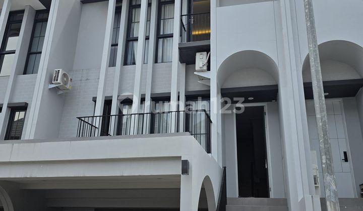 For Rent, Fully Furnished, New Condition, Fully Renovated 3+1 Bedroom House in BSD City Center For Rent, Fully Furnished, New Condition, Fully Renovated 3+1 Bedroom House in BSD City Center