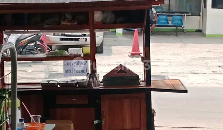 For Rent 2-Story Shop House in a Strategic Location in North Tambun 2