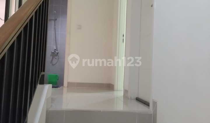 Dijual Rumah Bagus 2 Lantai 3 Kamar Tidur Sertifikat Shm Di Serpong 2