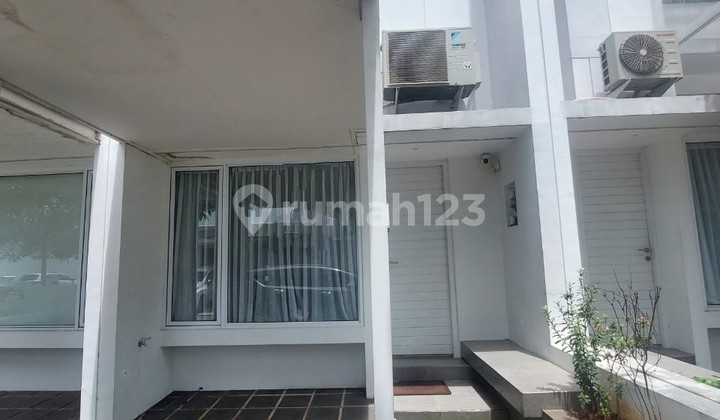 Fully Furnished Beautiful Tabebuya House in BSD Fully Furnished Beautiful Tabebuya House in BSD