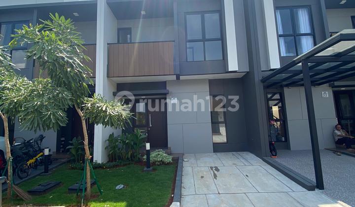 Dijual Rumah Bagus Kondisi Masih Baru di Summarecon Crown Gading
