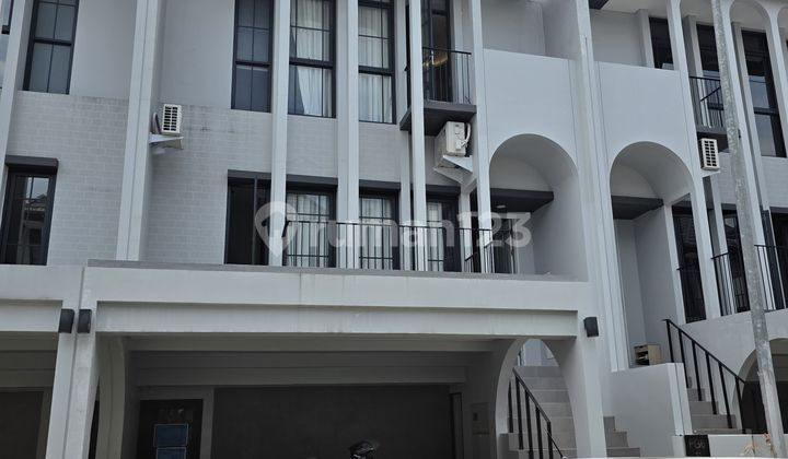 For Rent, Fully Furnished, New Condition, Fully Renovated 3+1 Bedroom House in BSD City Center For Rent, Fully Furnished, New Condition, Fully Renovated 3+1 Bedroom House in BSD City Center
