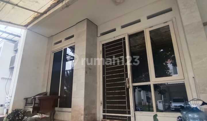 Dijual Rumah 2 Lantai 5+1 Kamar Tidur Divlustet Starling Gading Serpong Tangerang