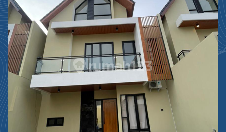 Rumah, 2 Lantai, SHM, Dekat Tempat Ibadah