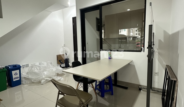 Osaka 4.5x10, 3 Floors, Semi-Furnished, Tidy House 2