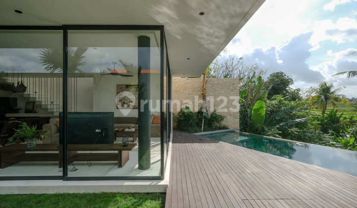 Villa SHM Mewah dengan Pemandangan Sawah Abadi 2