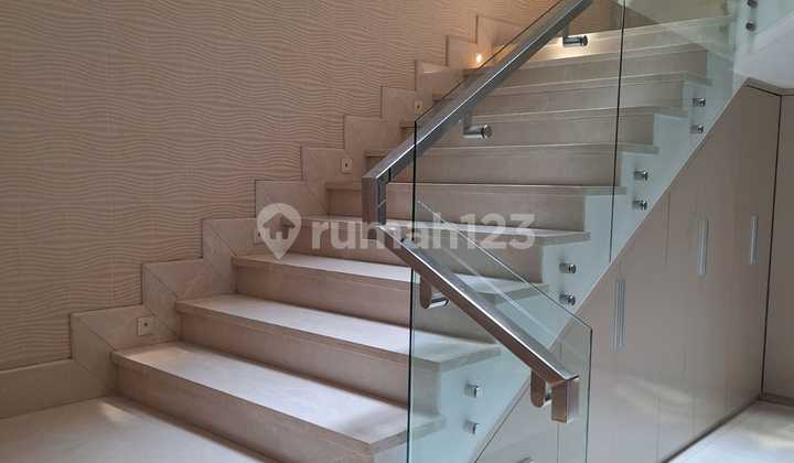 Dijual Cepat Rumah Mewah 3,5 Lantai di PIK1 – Full Marmer, Rooftop Gazebo, Bonus Ruang Hiburan 2