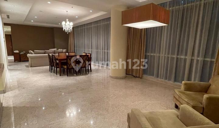 Luxury Apartment Oakwood Mega Kuningan, 3BR 200 m² Fully Furnished – Prime Location Luxury Apartment Oakwood Mega Kuningan, 3BR 200 m² Fully Furnished – Prime Location