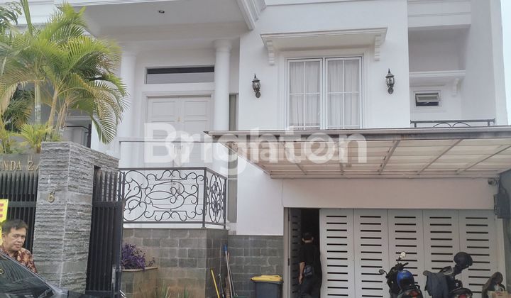 RUMAH MEWAH ADA PRIVAT POOL