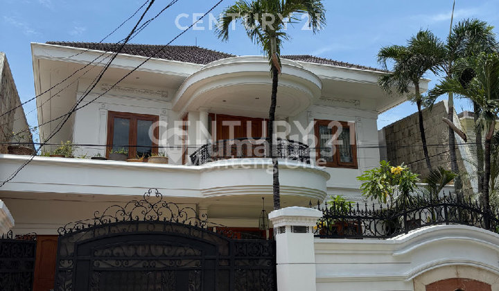 Rumah Cantik Dengan Taman Asri Di Menteng