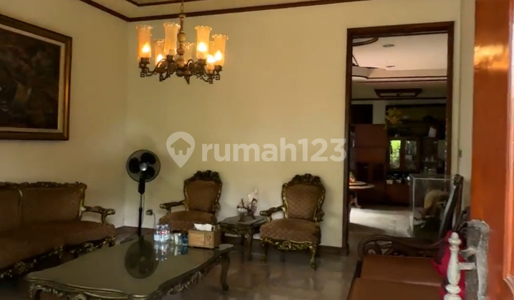 Rumah Bagus SHM di Menteng 2