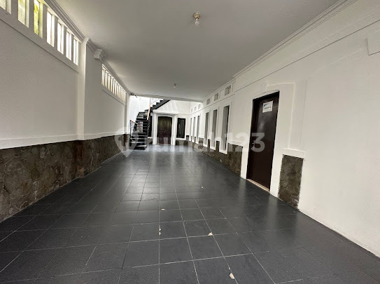 Rumah Tenang Di Menteng 2