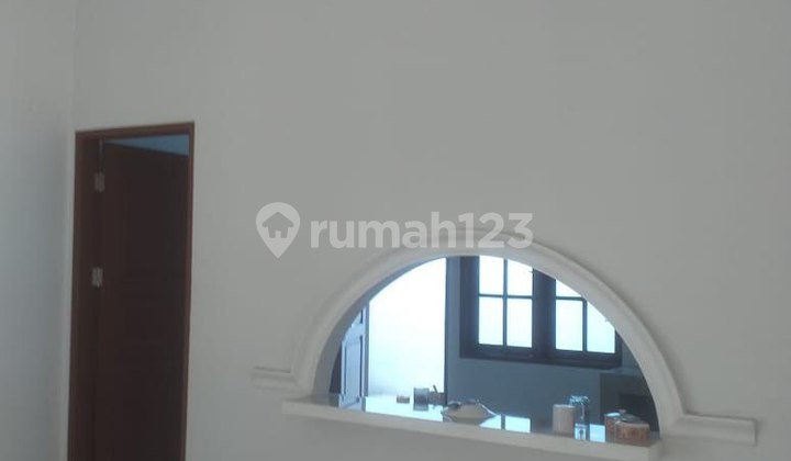 House Suitable for Cafe or Restaurant in Cempaka Putih 2
