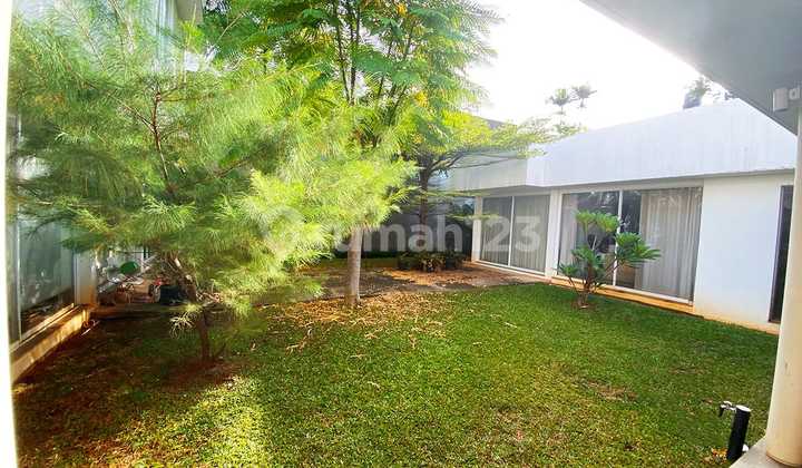 Rumah Elegant Dan Strategis Di Jakarta Selatan 2
