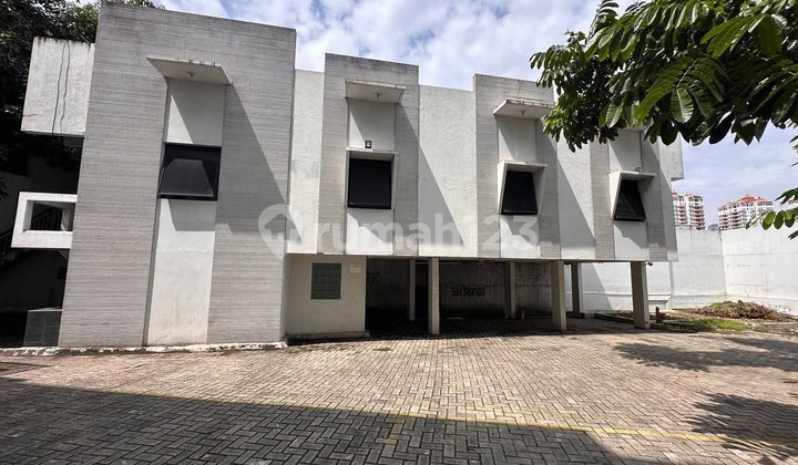 Office Building in Kebayoran Baru 1237.0 m² Semi Furnished Certificate of Ownership