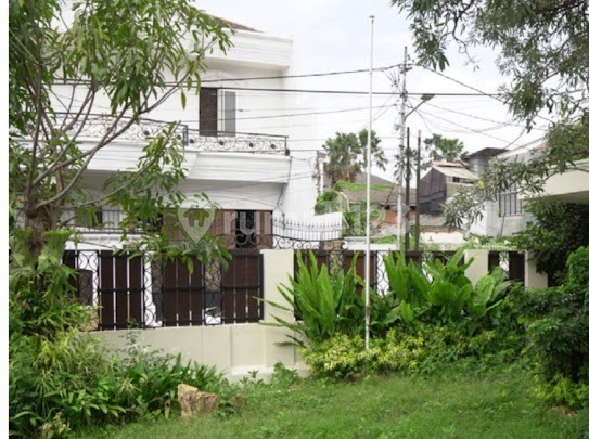 Quiet Location House in Menteng 2