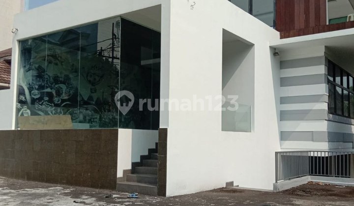 Nice House Suitable For Restaurant