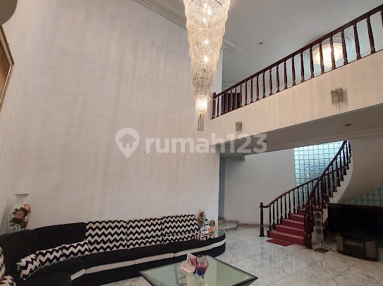 Nice House with SHM in Menteng 2