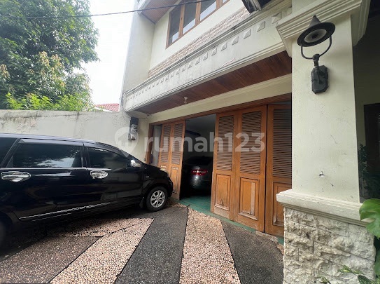 Rumah Bagus SHM di Menteng