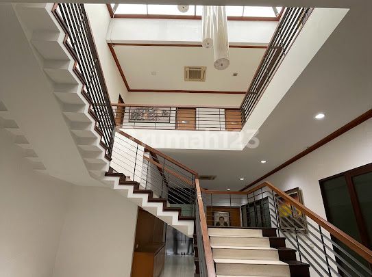 Rumah Kantor Siap Huni Menteng, Jakarta Pusat 1